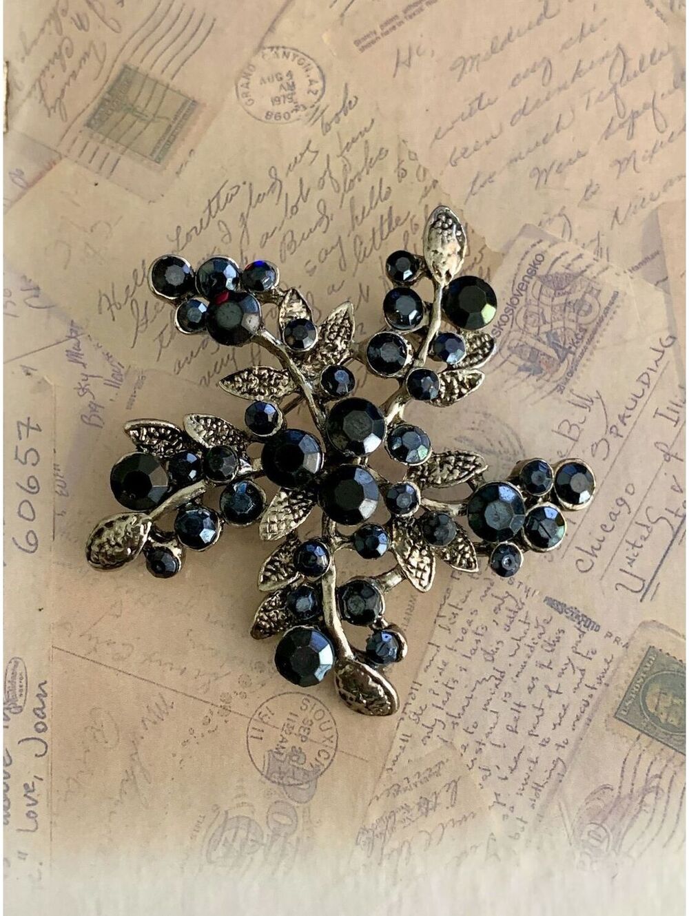Vintage Elegant Black Crystal Leaf Brooch Pin for Chic Style